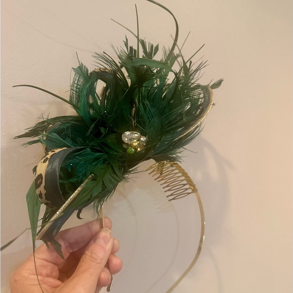 Ladies Fascinator with Green Feather and Jewel Accent